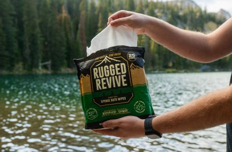Rugged Revive portable shower wipe_0002_KOL09138.jpg