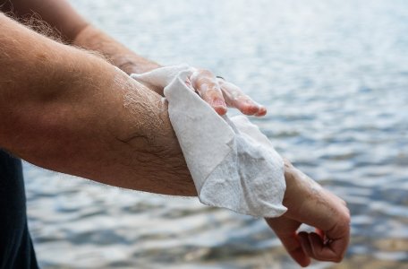 Rugged Revive portable shower wipe_0001_KOL09299.jpg