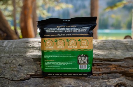 Rugged Revive portable shower wipe_0003_KOL08742.jpg